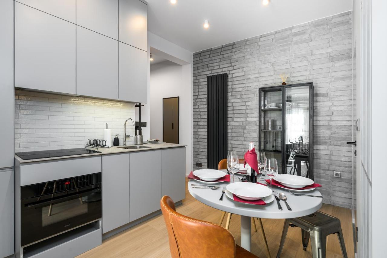 Central Apartments Garbary By Noclegi Renters Познан Екстериор снимка