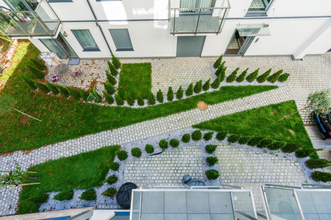Central Apartments Garbary By Noclegi Renters Познан Екстериор снимка