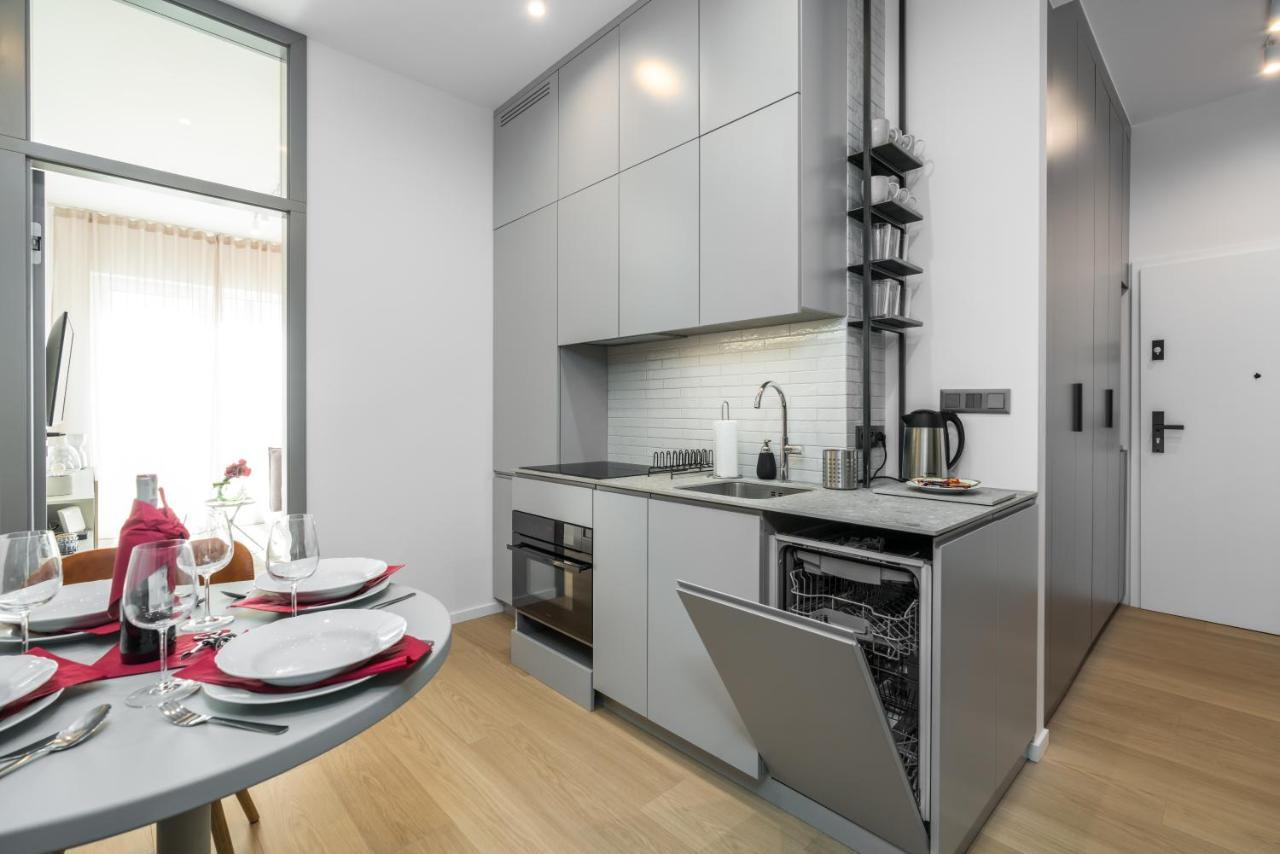 Central Apartments Garbary By Noclegi Renters Познан Екстериор снимка