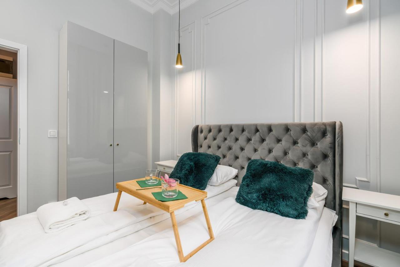 Central Apartments Garbary By Noclegi Renters Познан Екстериор снимка