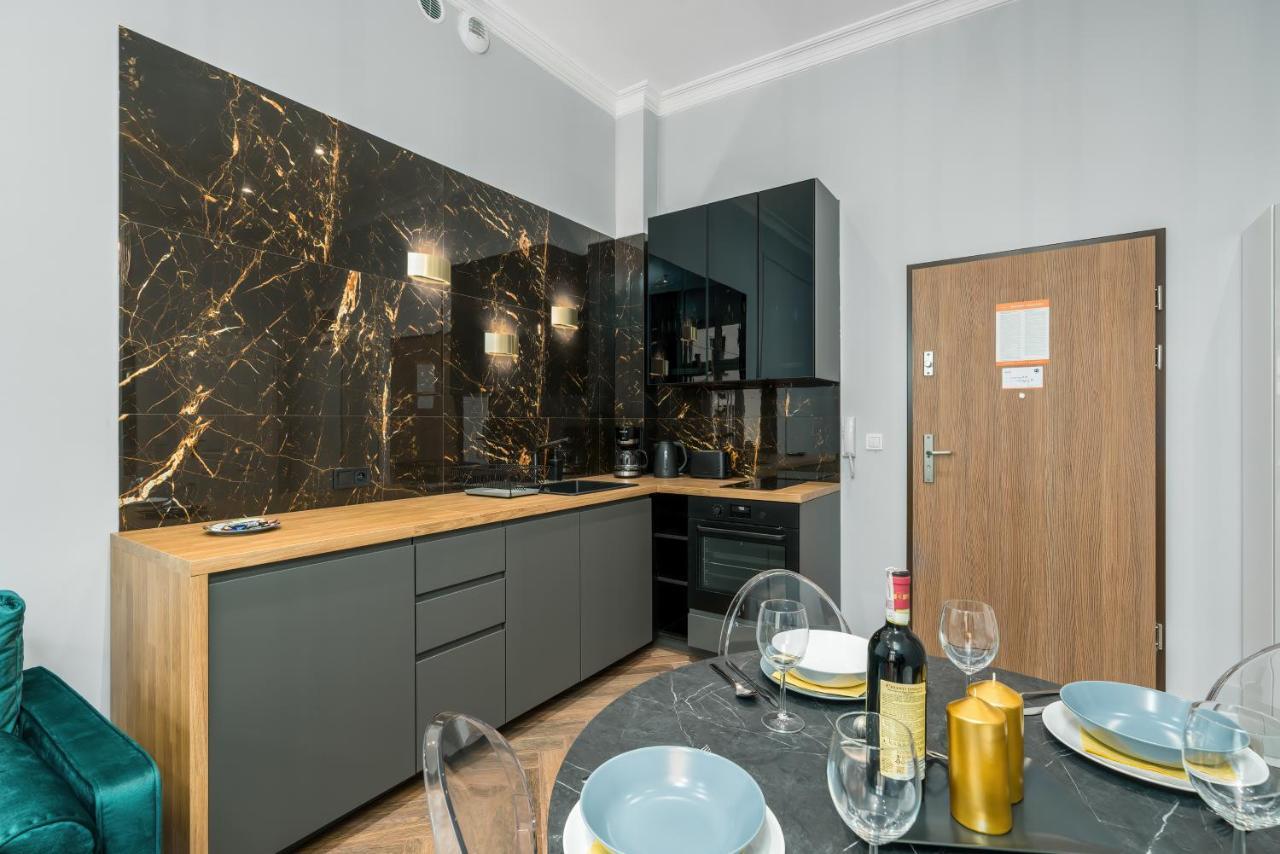 Central Apartments Garbary By Noclegi Renters Познан Екстериор снимка